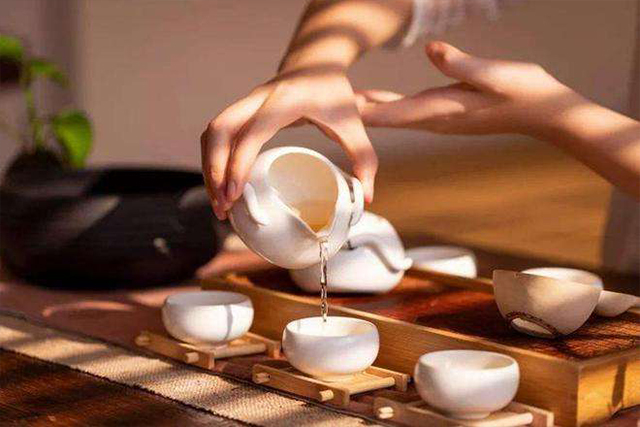送什么牌子的白茶比较好？